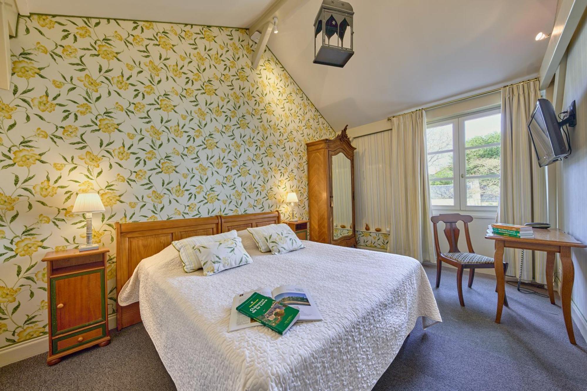 Hotel Diderot Шинон Экстерьер фото